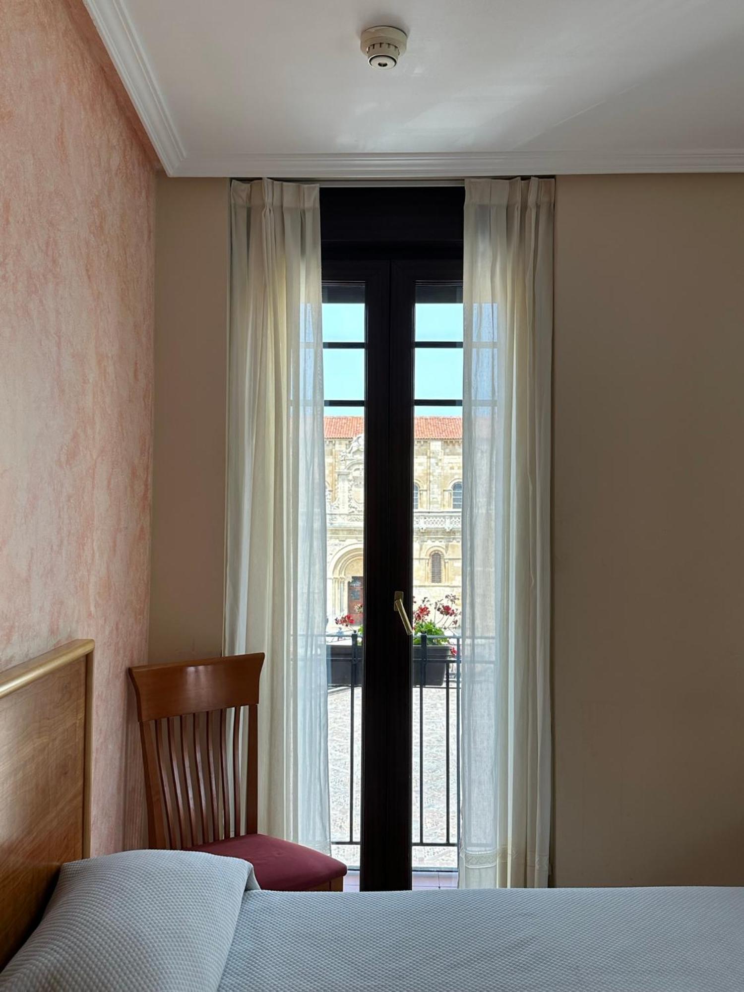 Hostal Restaurante Boccalino Леон Екстер'єр фото