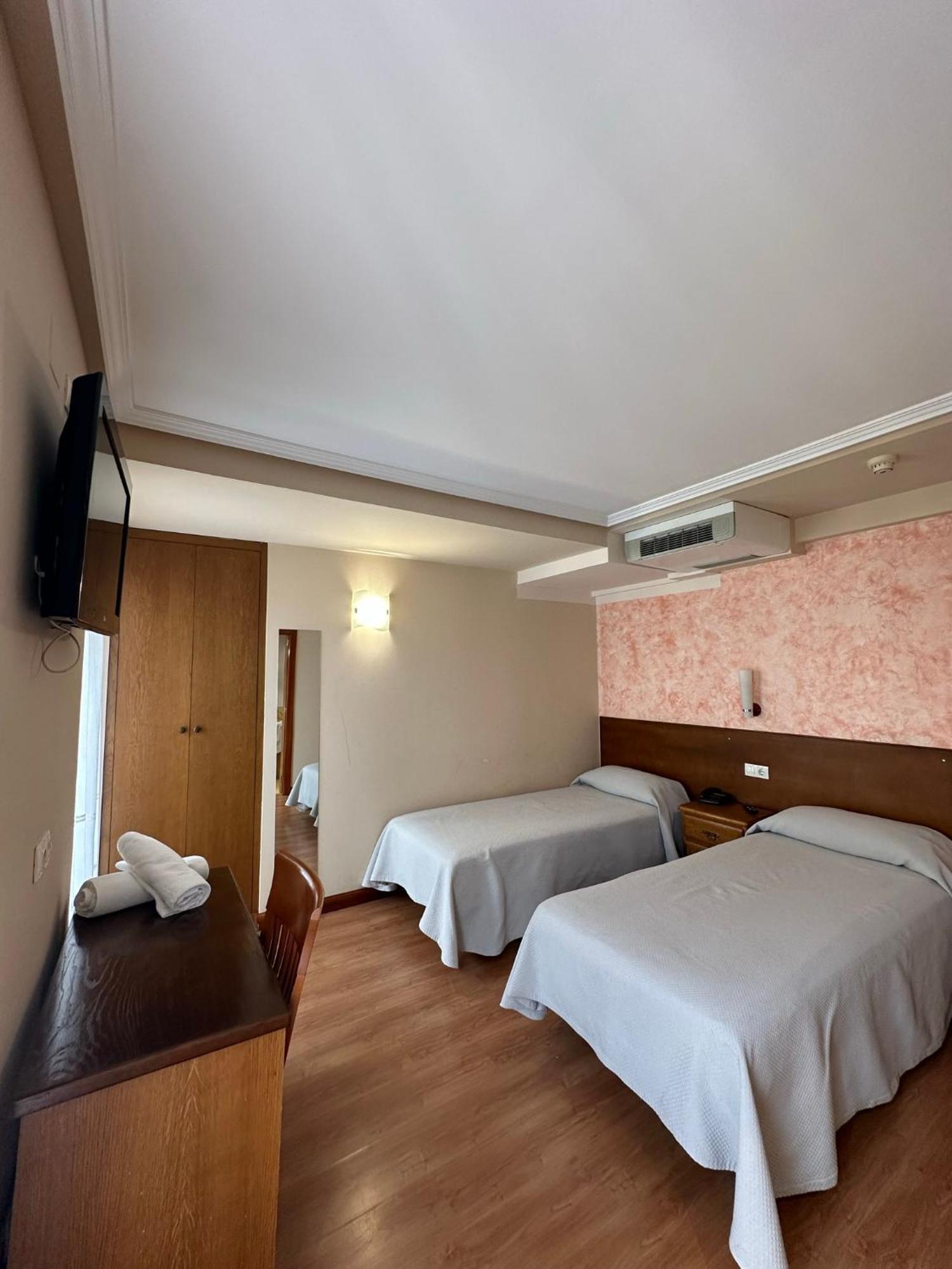 Hostal Restaurante Boccalino Леон Екстер'єр фото