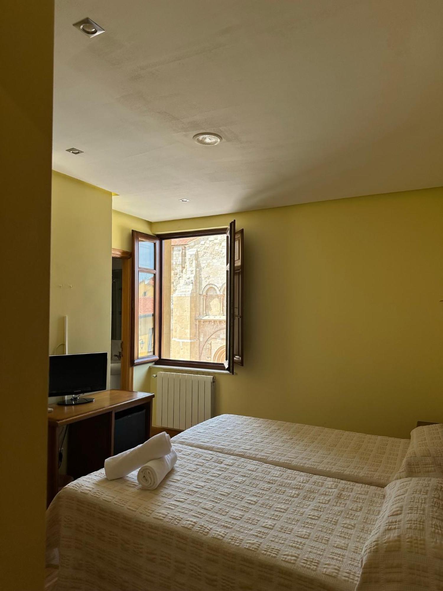 Hostal Restaurante Boccalino Леон Екстер'єр фото