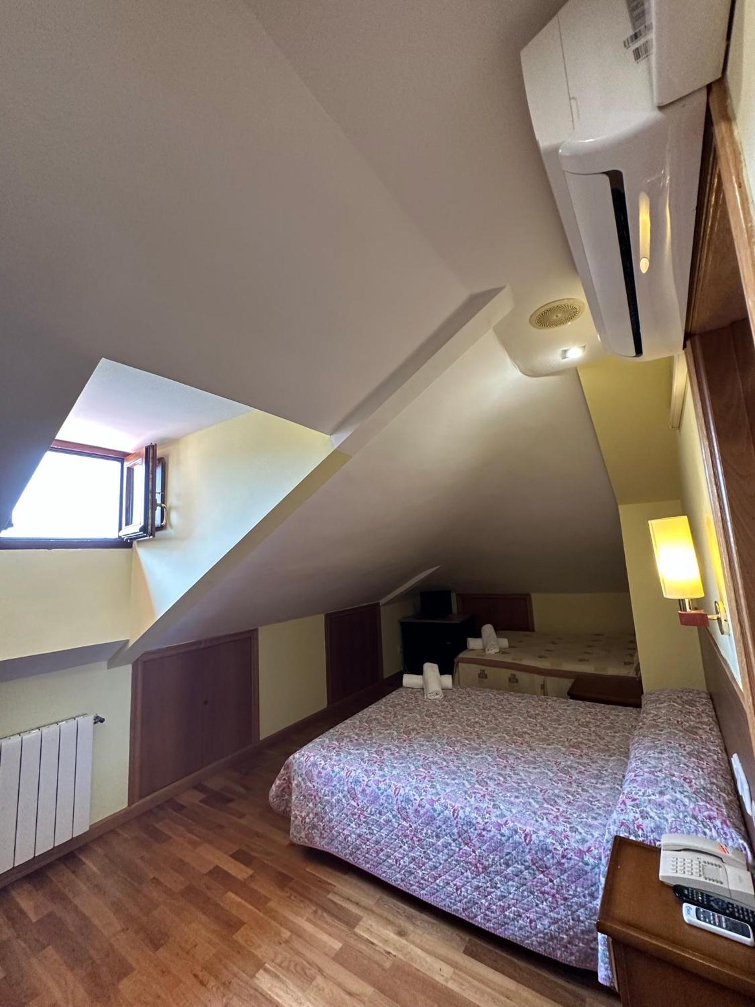 Hostal Restaurante Boccalino Леон Екстер'єр фото